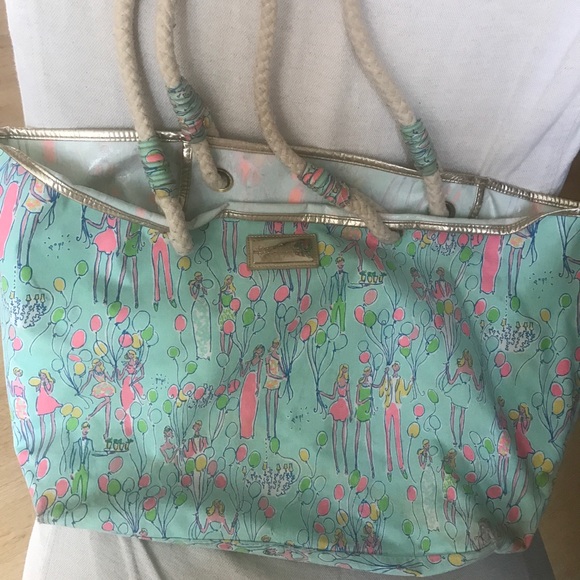 Lilly Pulitzer Handbags - Lilly Pulitzer Shoreline Tote in Sand Bar Blue Pop